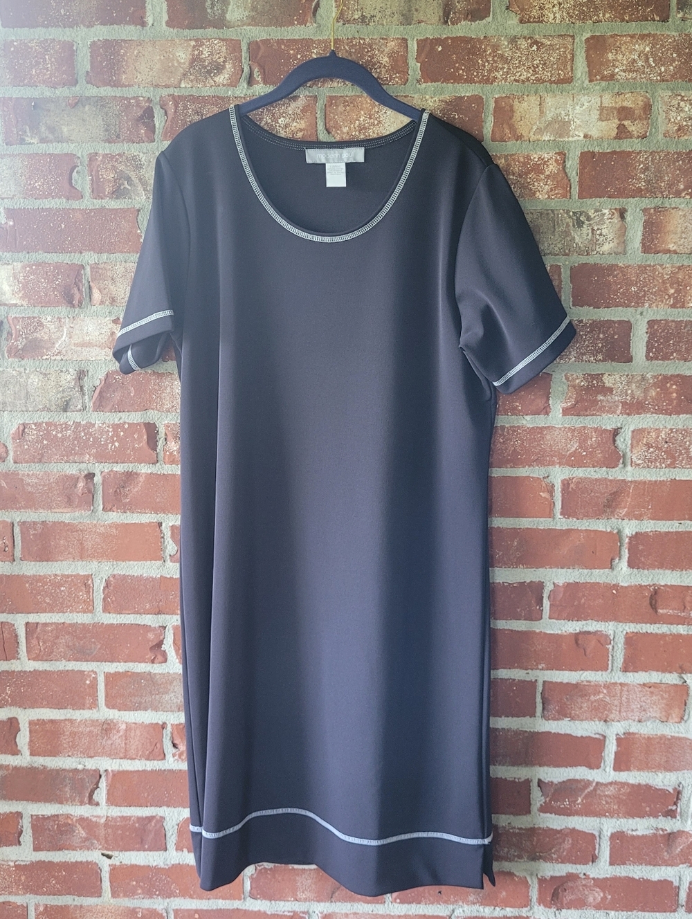 Classic Black Short-Sleeve Shift Dress with Contrast Trim